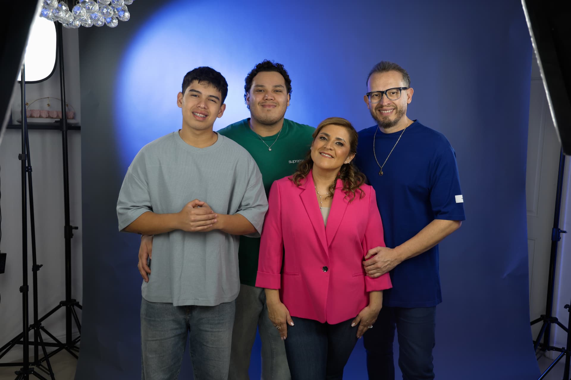 Wilson y Erika Díaz con sus hijos Christian y Samuel